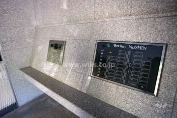 エントランスはオートロック付きです。