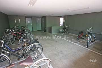 屋内に設けられた駐輪場