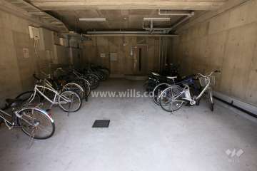 屋内に設けられた駐輪場