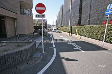 敷地南側の前面道路