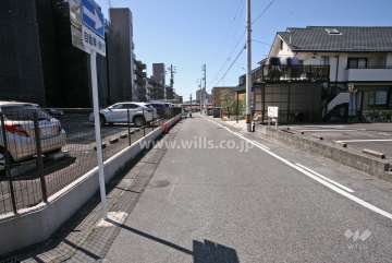 敷地北側の前面道路