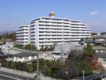 メロディーハイム千里東の外観（南側から）