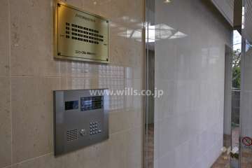 オートロックと案内板