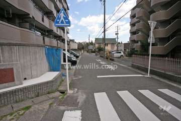 敷地北側の前面道路