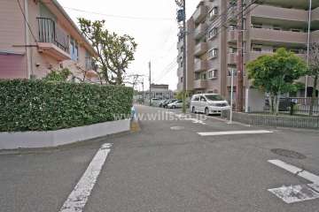 敷地東側の前面道路