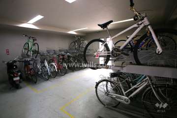 屋内に設けられた駐輪場