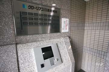 エントランスはオートロック付きです。