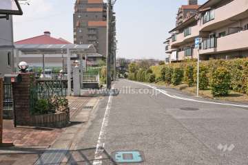 敷地南側の前面道路