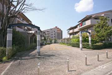 敷地出入り口(東側)