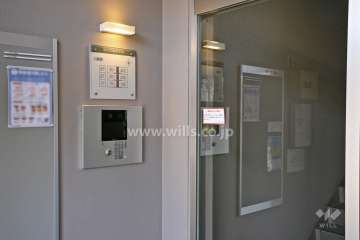 エントランスはオートロック付きです。