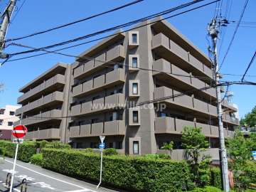 グランドメゾン吹田山手の外観（南側から）