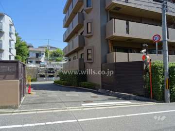 駐車場出入り口