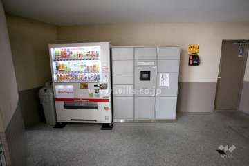 宅配ボックスと自動販売機