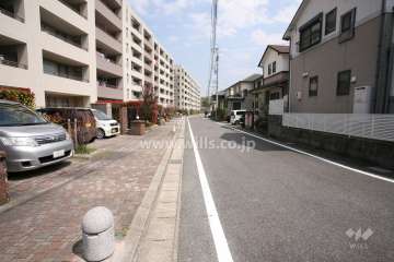 敷地南側の前面道路