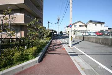 敷地東側の前面道路