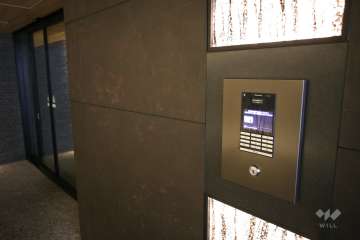 エントランスはオートロック付きです。