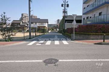 敷地北西側の前面道路