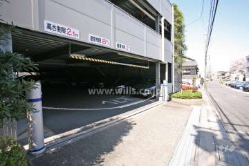 駐車場出入り口(ロボットゲート付き）