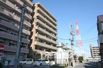 ライオンズマンション赤池の外観（南西側から）