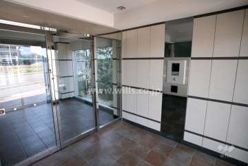 エントランスはオートロック付きです。