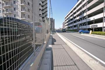 敷地北側の前面道路