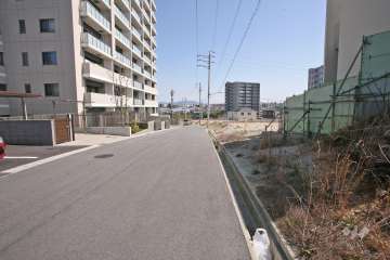 敷地南側の前面道路