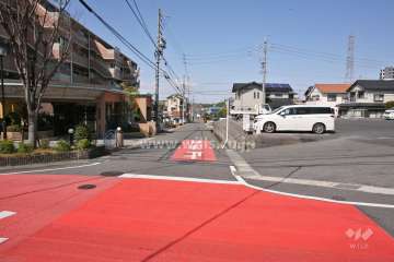 敷地北側の前面道路(東側から)
