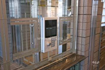 エントランスはオートロック付きです。