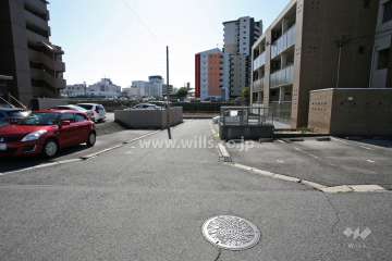 敷地北側の前面道路（東側から）