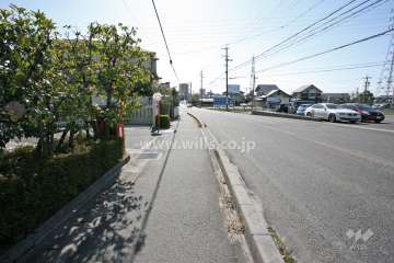 敷地北側の前面道路