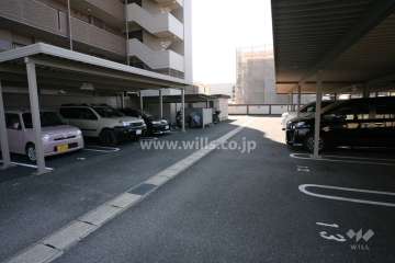 敷地内駐車場（屋外平面式　※ルーフ付き）