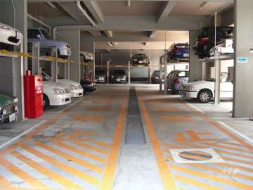 建物1階にある敷地内駐車場