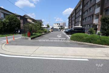 駐車場出入り口