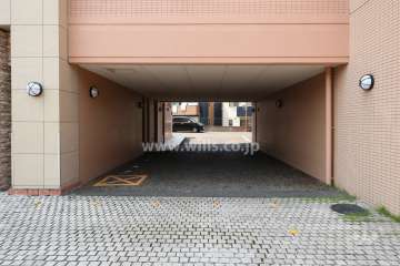 駐車場出入り口