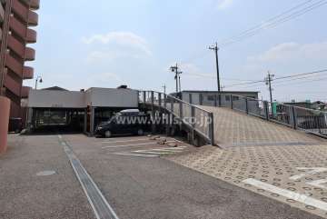 敷地内駐車場（平面自走式）