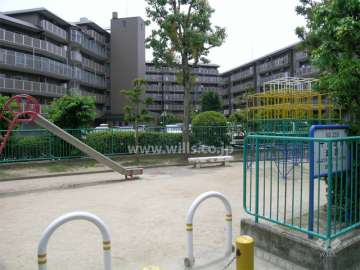 隣接する公園