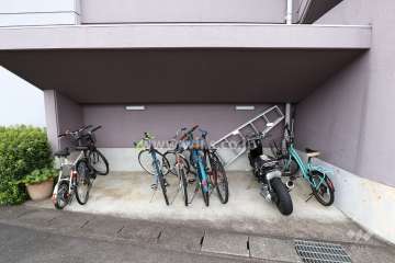 駐輪場とバイク置場