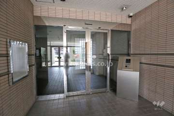 エントランスはオートロック付きです。