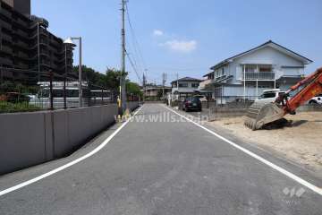 敷地北側の前面道路（東側から）