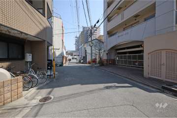 敷地北側の前面道路