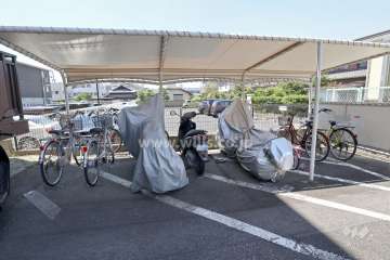 駐輪場とバイク置場