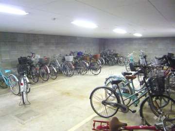 屋内にある駐輪場