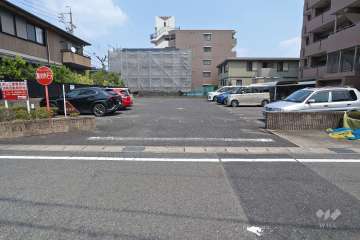 駐車場出入り口