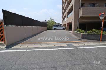 駐車場出入り口