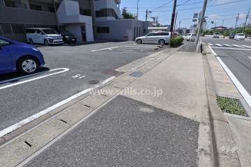 駐車場出入り口