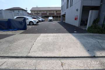 駐車場出入り口