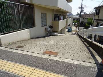 駐車場出入り口