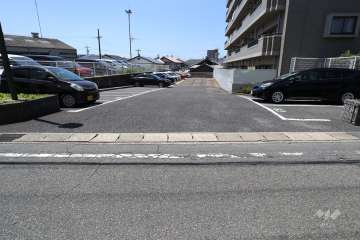 駐車場出入り口
