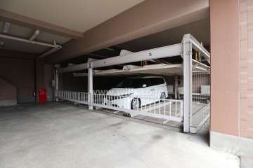 敷地内駐車場（屋内機械式）
