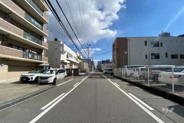 敷地南側の前面道路